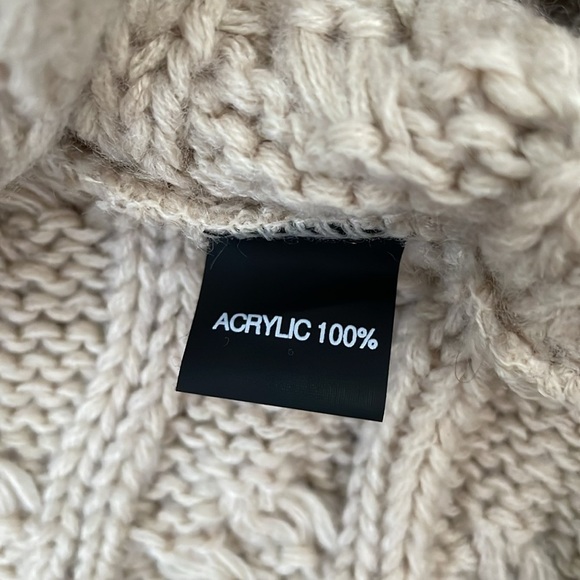 Women's Cable Knitted Infinity Scarf - Picture 14 of 15